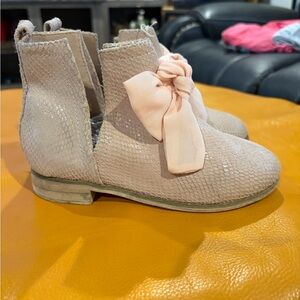 Joyfolie Kids Dress Shoes in Shimmering Pink with Bow